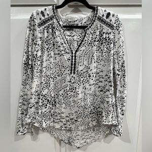 Lucky Brand size M, long sleeve floral hi-lo top, gorgeous embroidered details